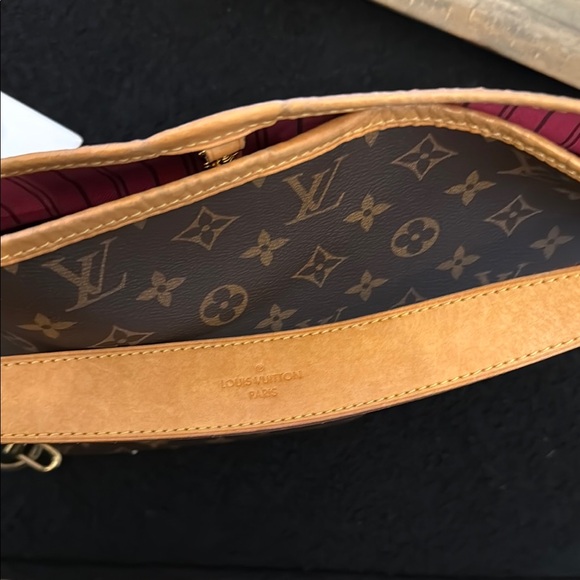 π― Authentic Louis Vuitton Delightful & Pivione Monogram Shoulder Bag - Picture 13 of 17